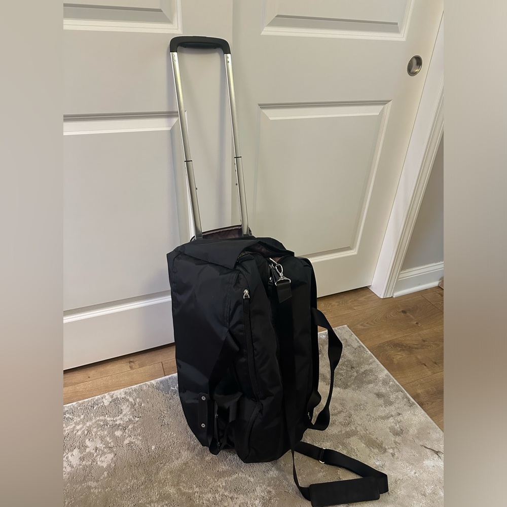 Samsonite just right weekender wheeled duffle bag